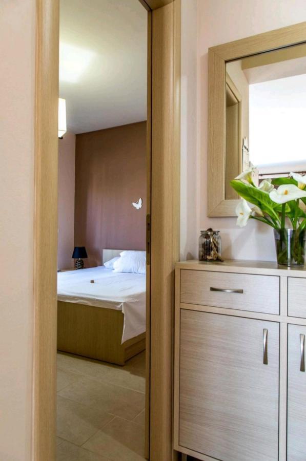 Canal Luxury Apartments Néa Potídea Kültér fotó