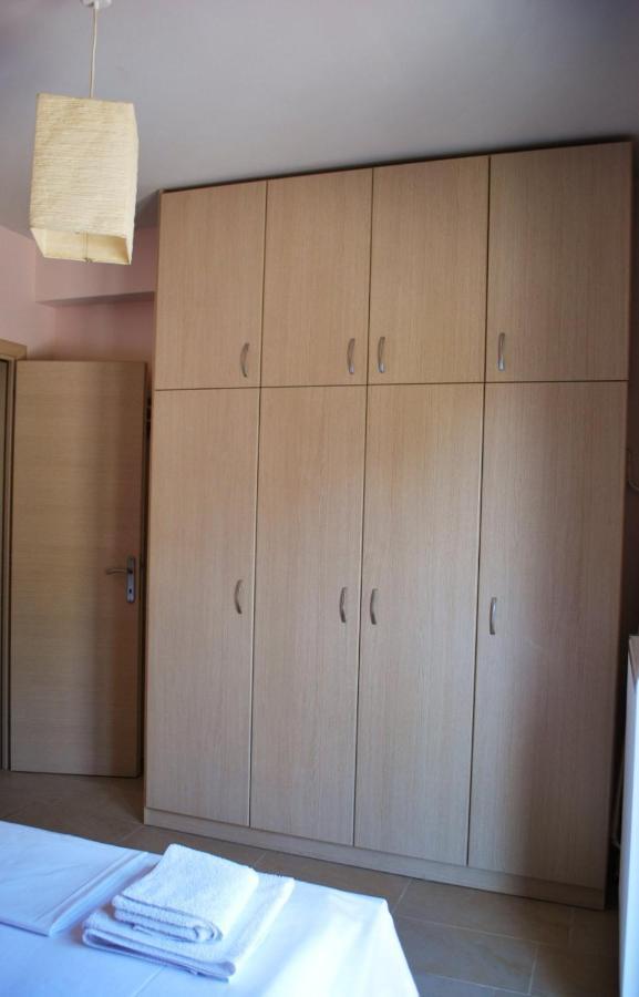 Canal Luxury Apartments Néa Potídea Kültér fotó