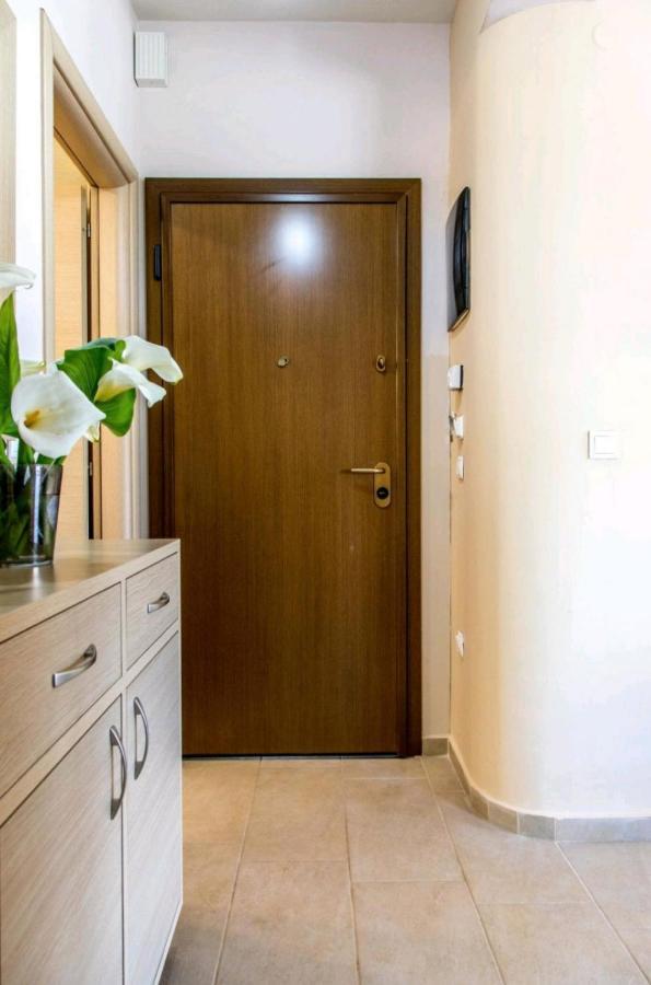 Canal Luxury Apartments Néa Potídea Kültér fotó