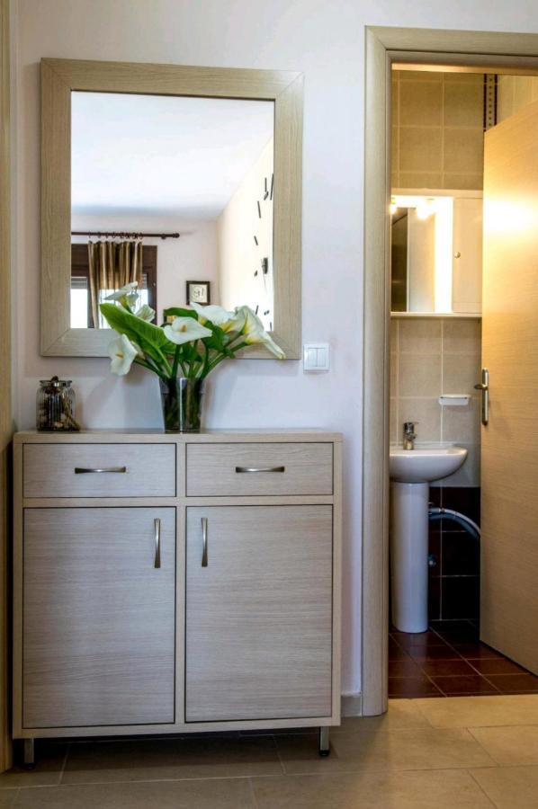 Canal Luxury Apartments Néa Potídea Kültér fotó